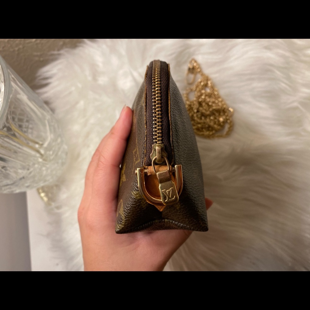 ❌SOLD❌ Louis Vuitton Cosmetic pouch - Picture 4 of 13